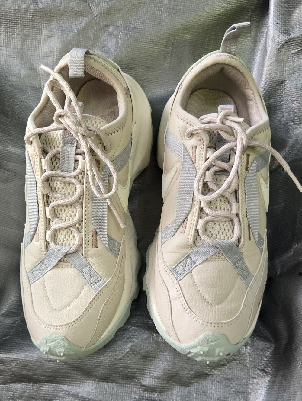 NIKE TC 7900 Sneakers Womens  Running Shoes Light Orewood Tan-Size 8